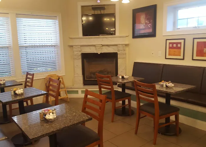 Crescent Suites Hotel